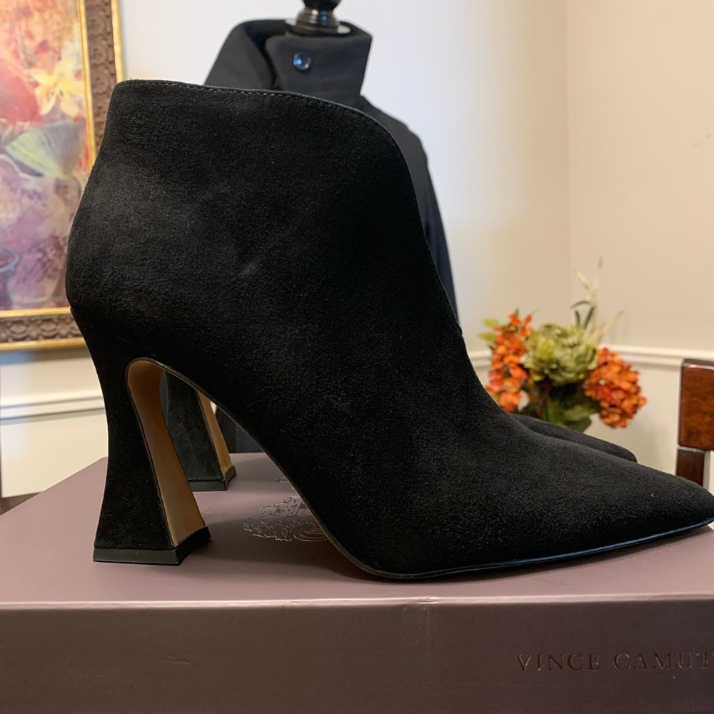 Vince Camuto Black Booties -Perfect to transition from winter to spring Size 8.5